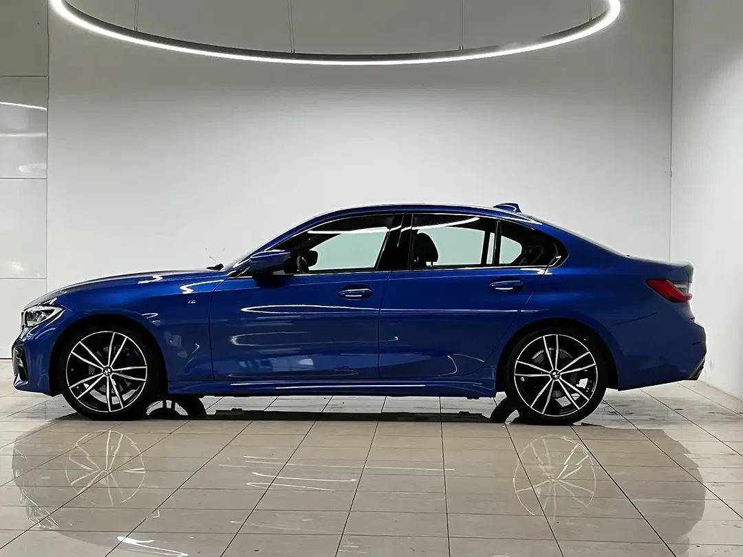 BMW 320 xDrive M Sport - Thumbnail 5