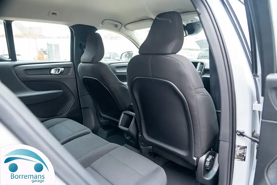 Volvo XC40 Momentum Core - Thumbnail 11
