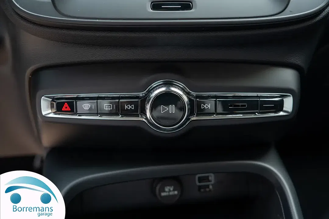 Volvo XC40 Momentum Core - Thumbnail 13