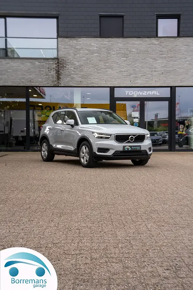 Volvo XC40 Momentum Core - Thumbnail 4