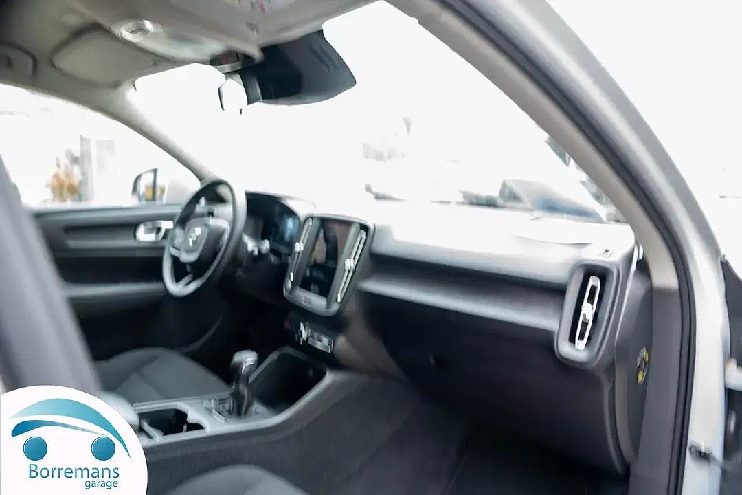 Volvo XC40 Momentum Core - Thumbnail 5
