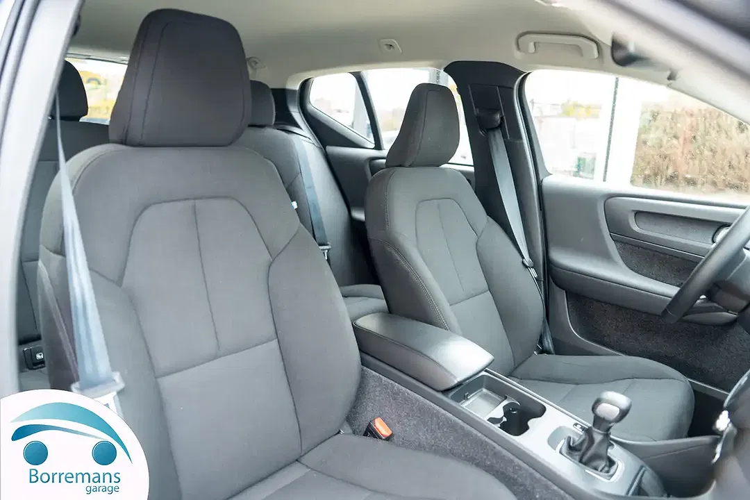 Volvo XC40 Momentum Core - Thumbnail 8