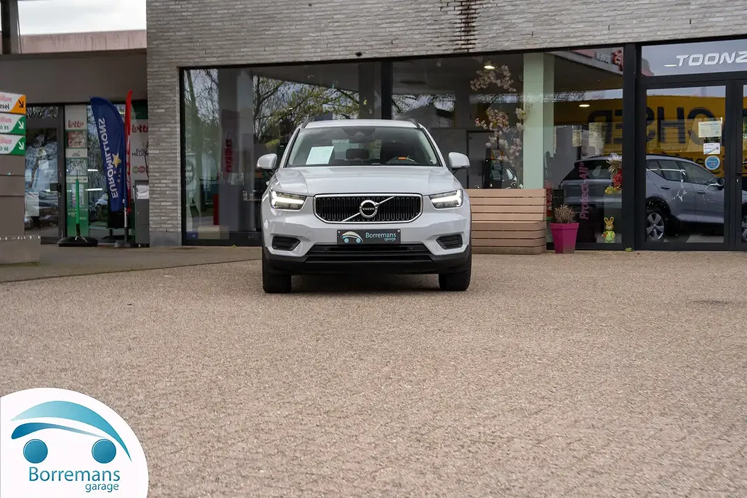 Volvo XC40 Momentum Core - Thumbnail 9