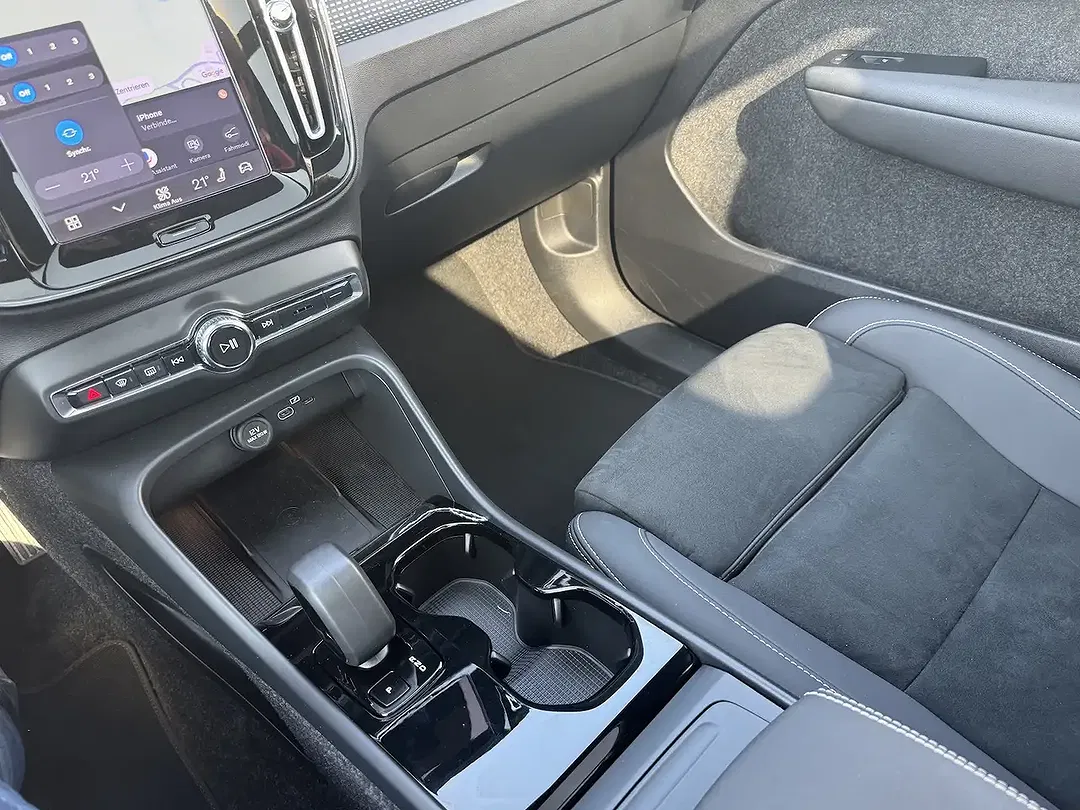 Volvo XC40 Plus Dark - Thumbnail 11