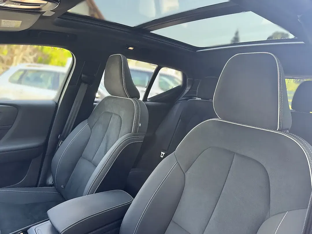 Volvo XC40 Plus Dark - Thumbnail 12