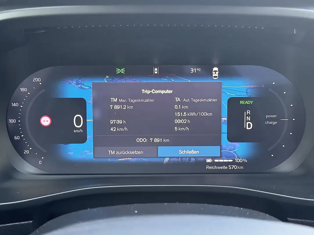 Volvo XC40 Plus Dark - Thumbnail 13