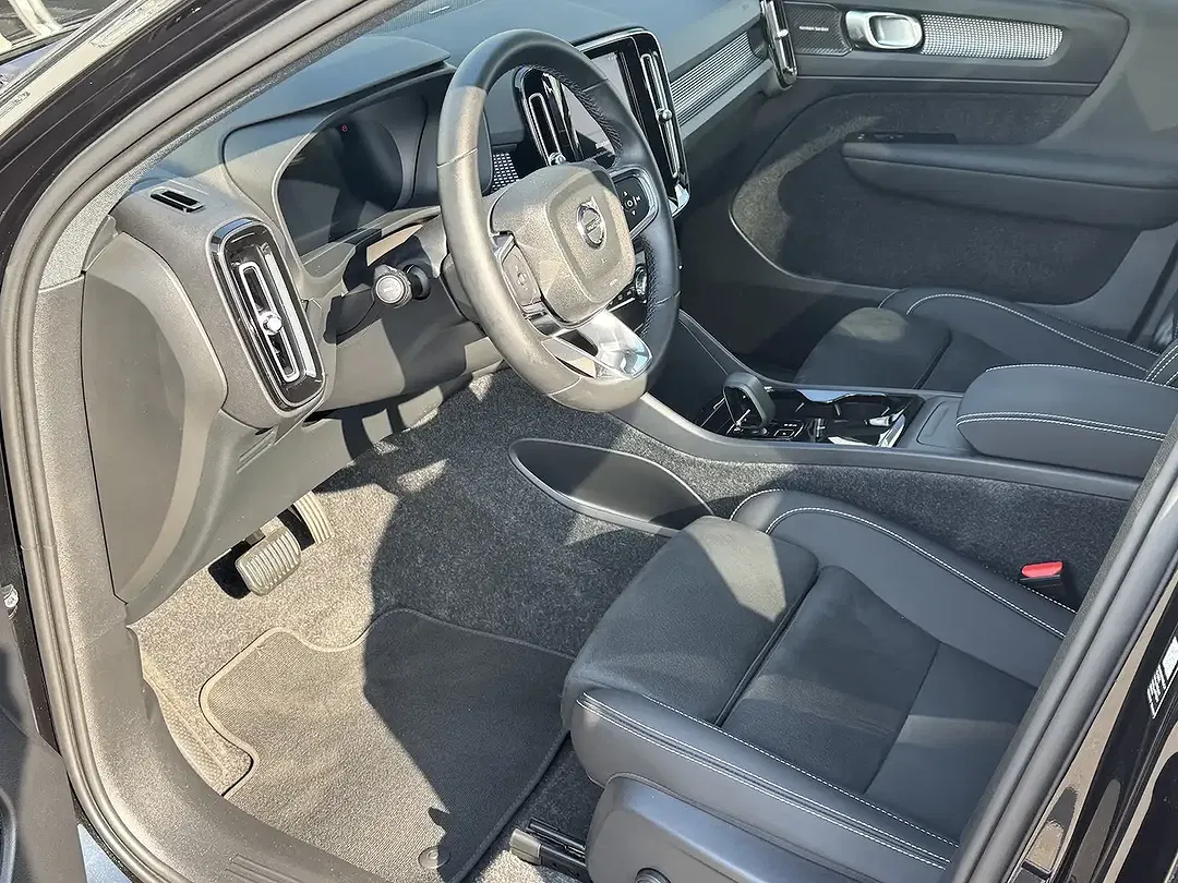 Volvo XC40 Plus Dark - Thumbnail 8