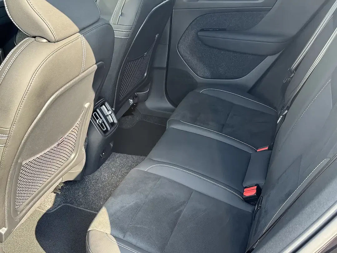 Volvo XC40 Plus Dark - Thumbnail 9