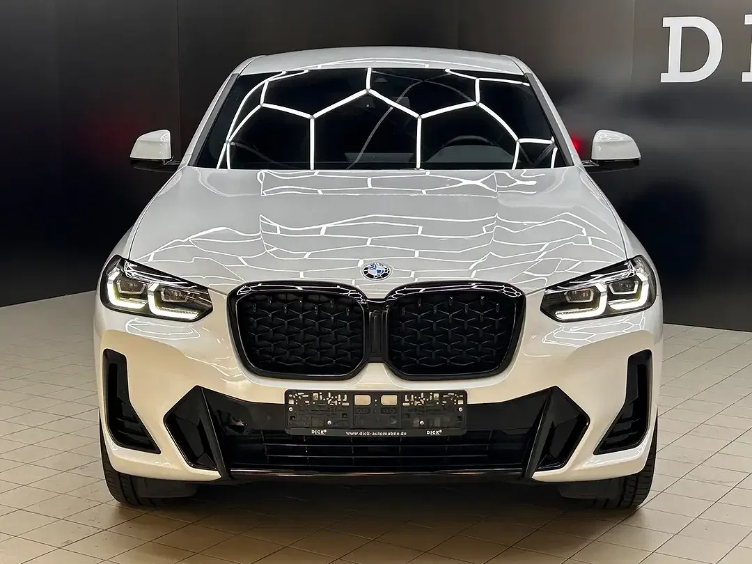BMW X4 M Sport - Thumbnail 3