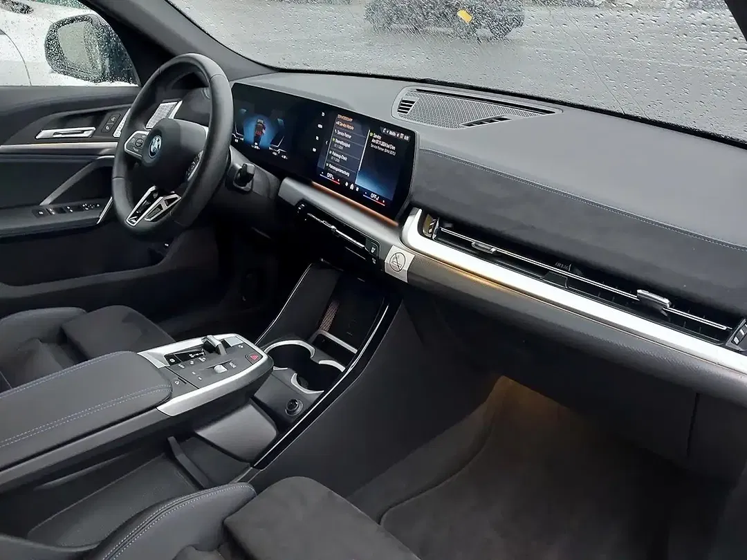 BMW iX2 eDrive M - Thumbnail 4