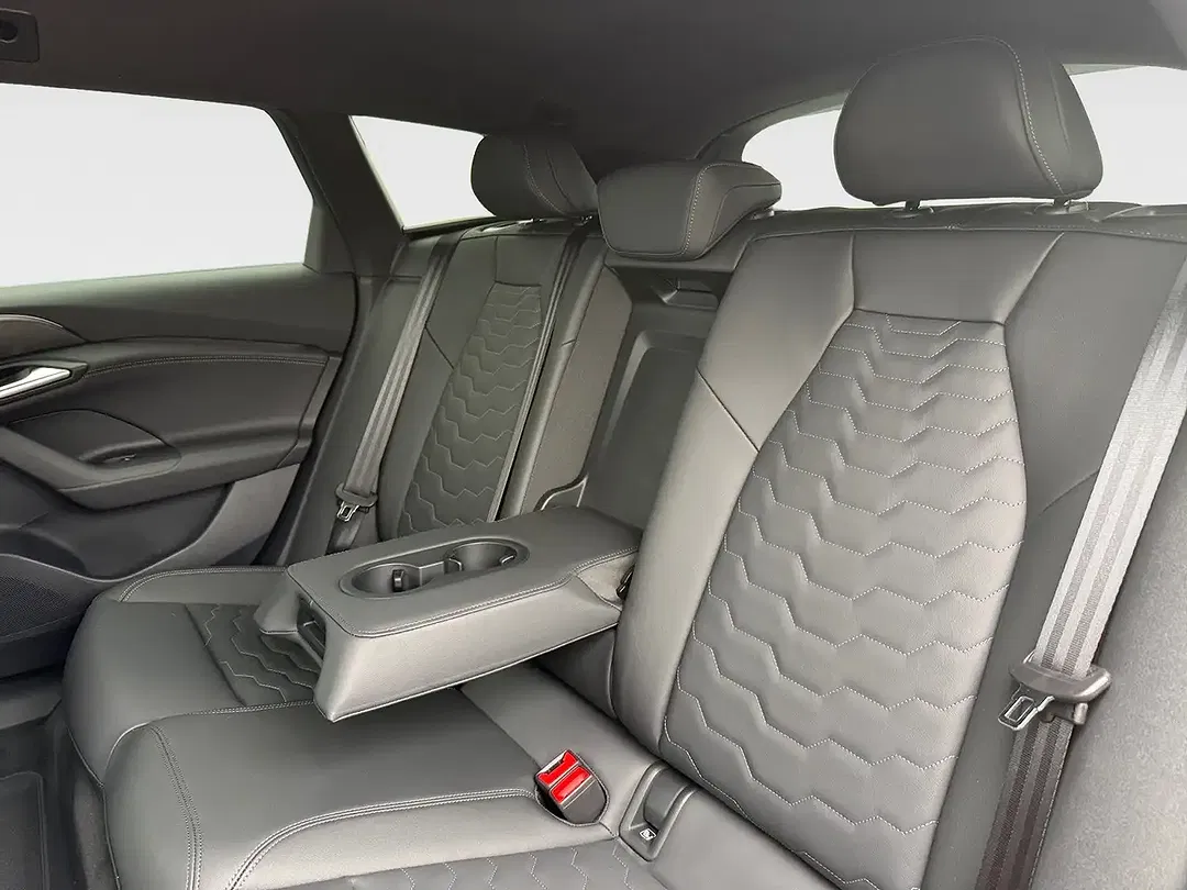 Audi A6 e-tron quattro Avant S line - Thumbnail 8