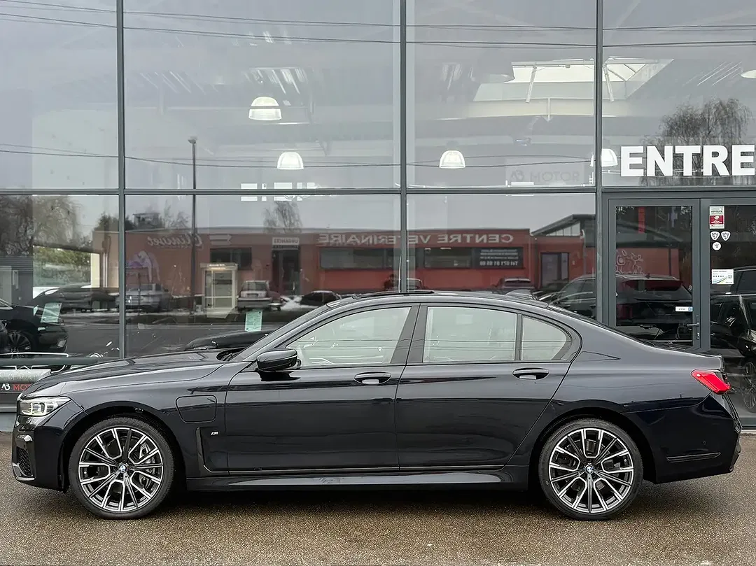 BMW 745 PHEV M - Thumbnail 3