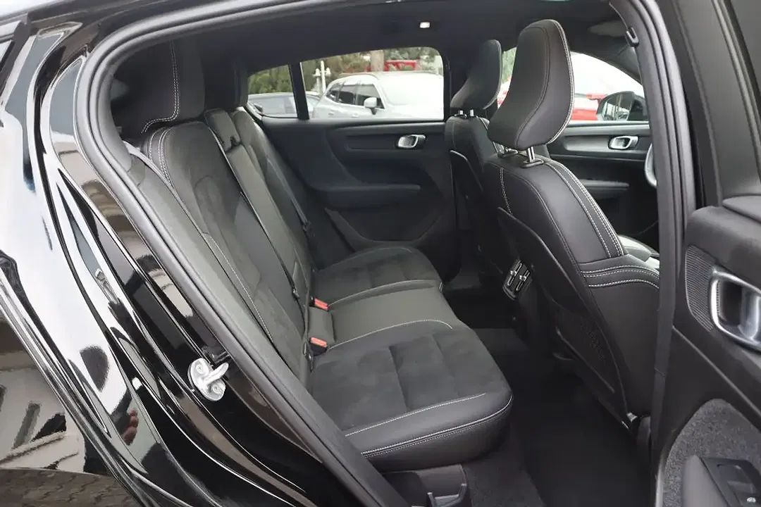 Volvo C40 AWD Recharge - Thumbnail 8