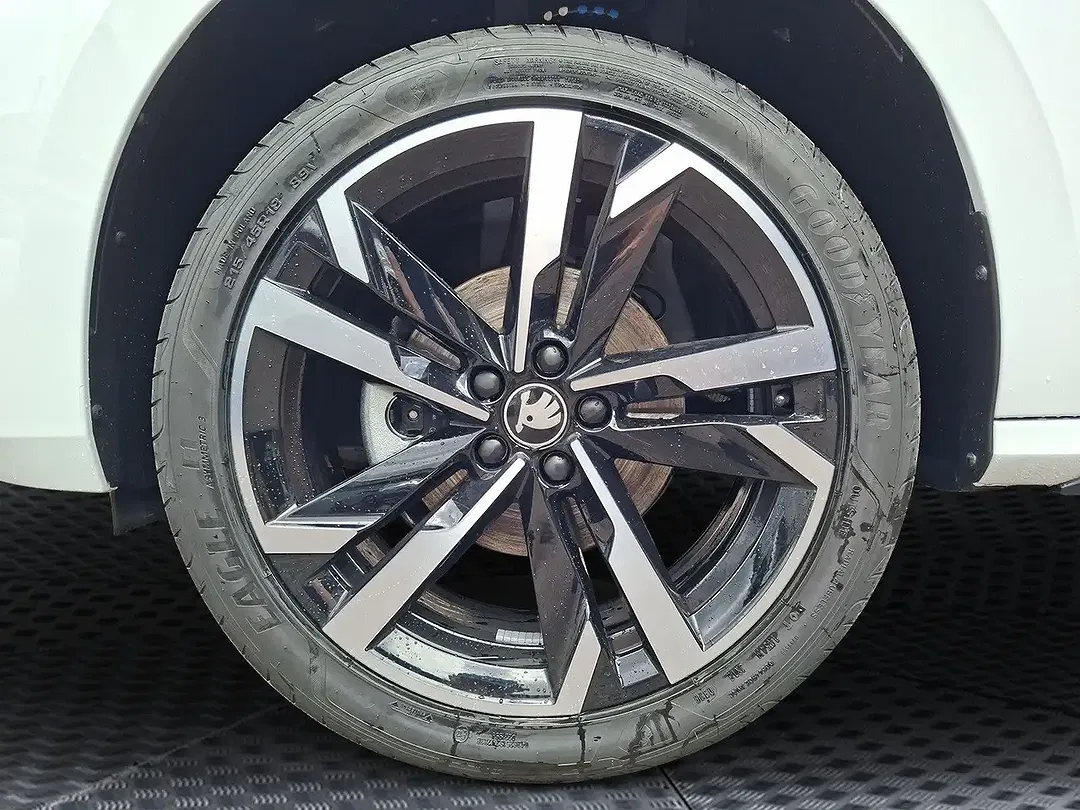 Skoda Kamiq 1.5 TSI Monte Carlo - Thumbnail 6