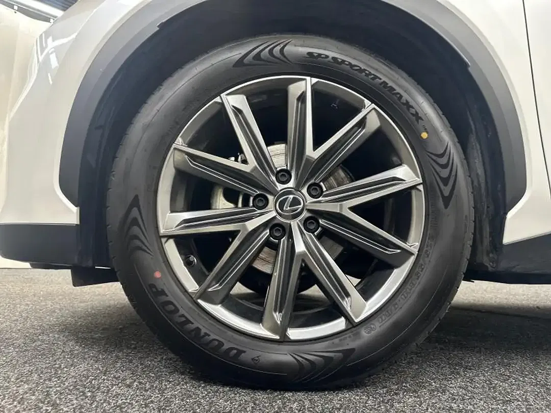 Lexus LBX Elegant - Thumbnail 13