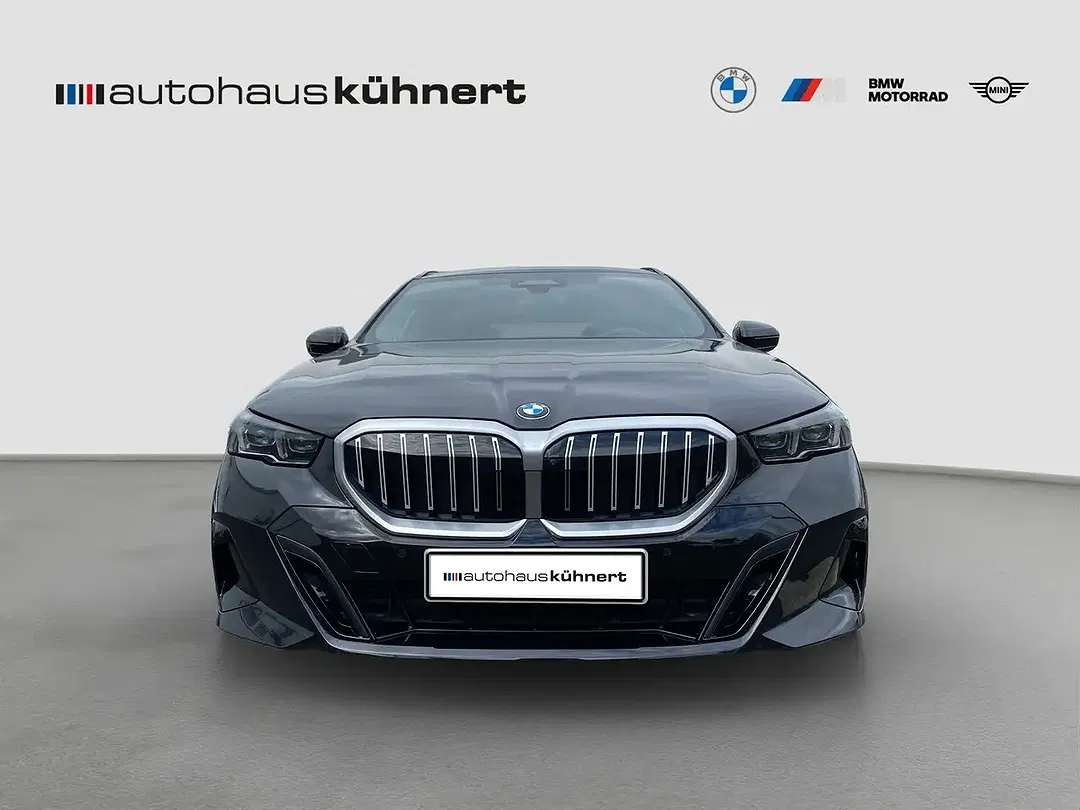 BMW 520 Touring M Sport - Thumbnail 2