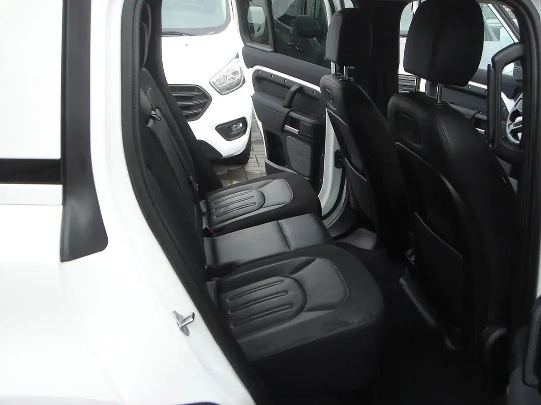 Land Rover Defender AUT 4x4 110 S - Thumbnail 10