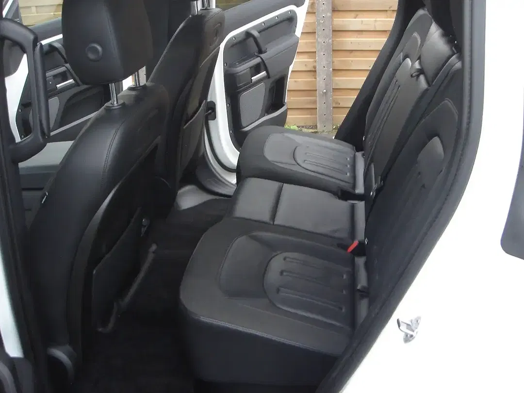Land Rover Defender AUT 4x4 110 S - Thumbnail 12