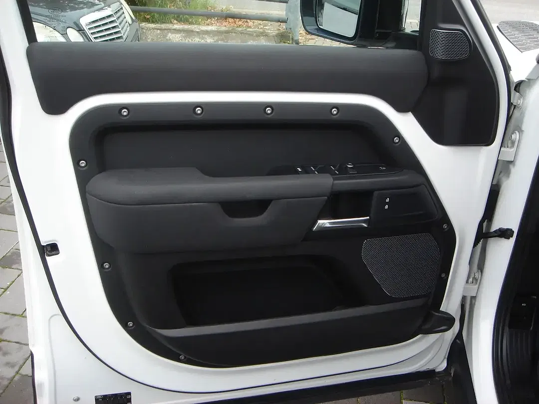 Land Rover Defender AUT 4x4 110 S - Thumbnail 14