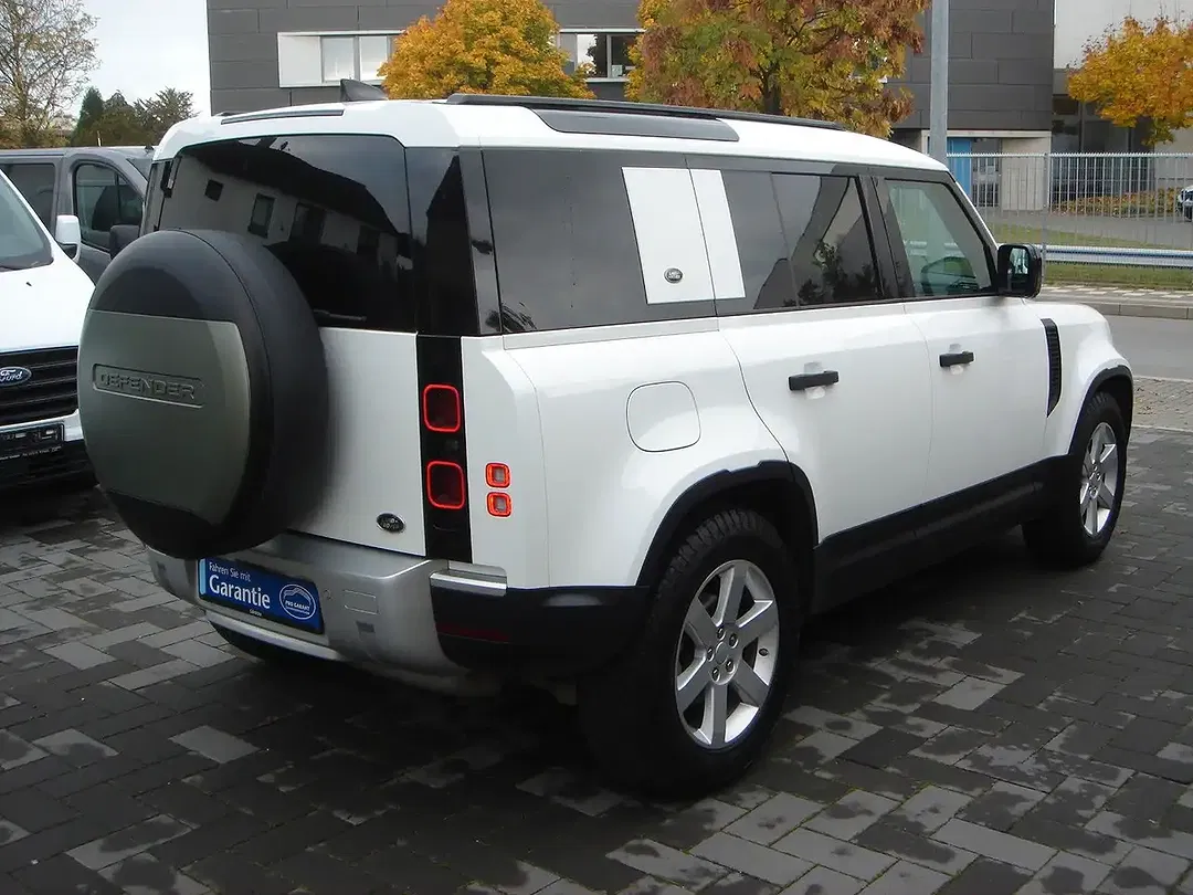 Land Rover Defender AUT 4x4 110 S - Thumbnail 4