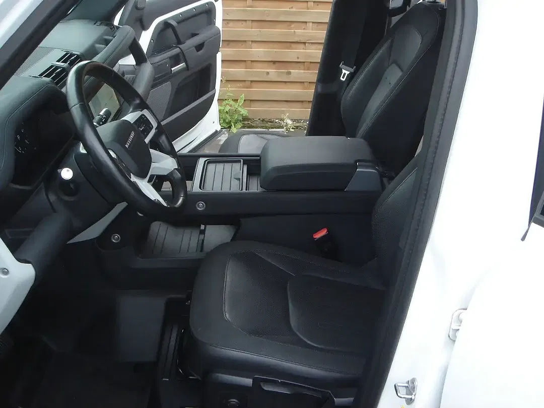 Land Rover Defender AUT 4x4 110 S - Thumbnail 5