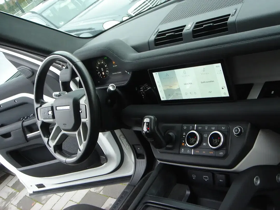 Land Rover Defender AUT 4x4 110 S - Thumbnail 6