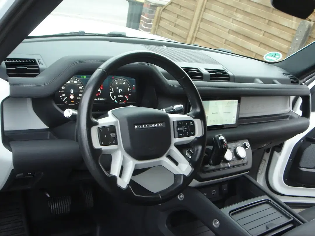 Land Rover Defender AUT 4x4 110 S - Thumbnail 9