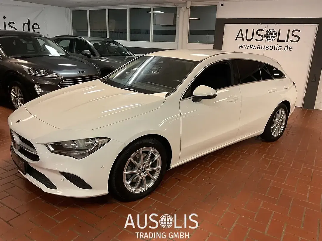 Mercedes-Benz CLA 180 - Thumbnail 1