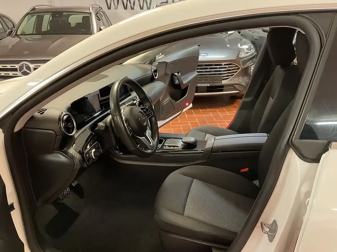 Mercedes-Benz CLA 180 - Thumbnail 12