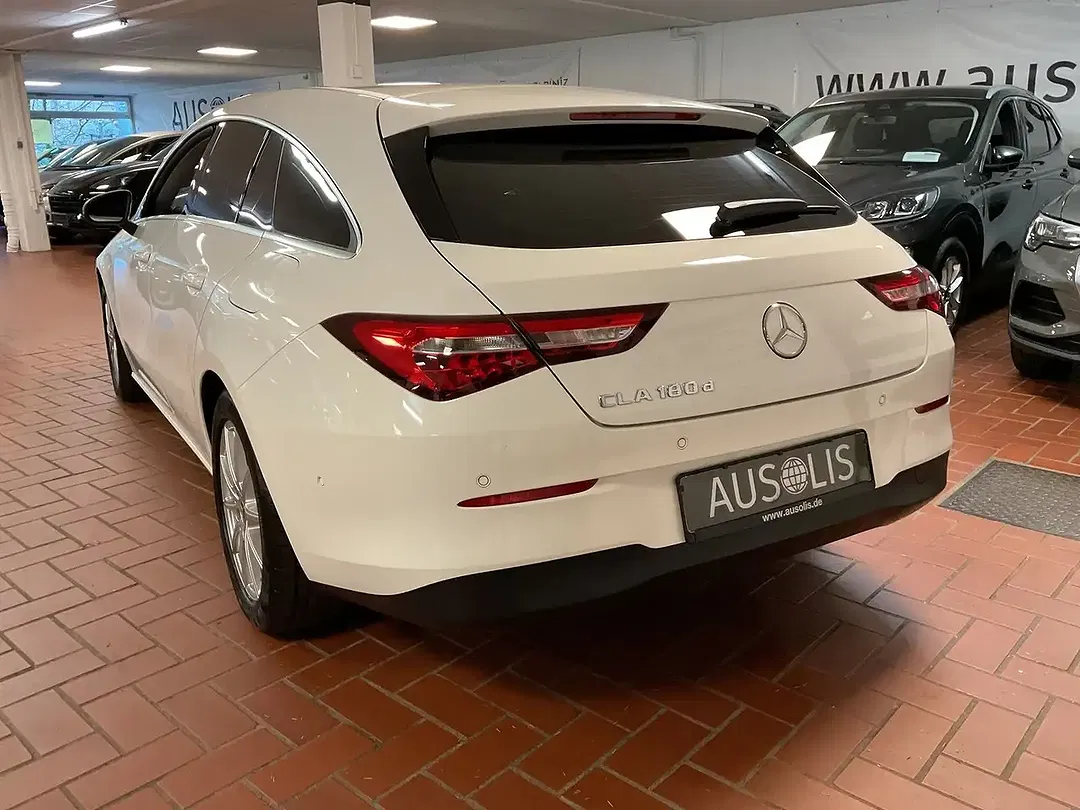 Mercedes-Benz CLA 180 - Thumbnail 6