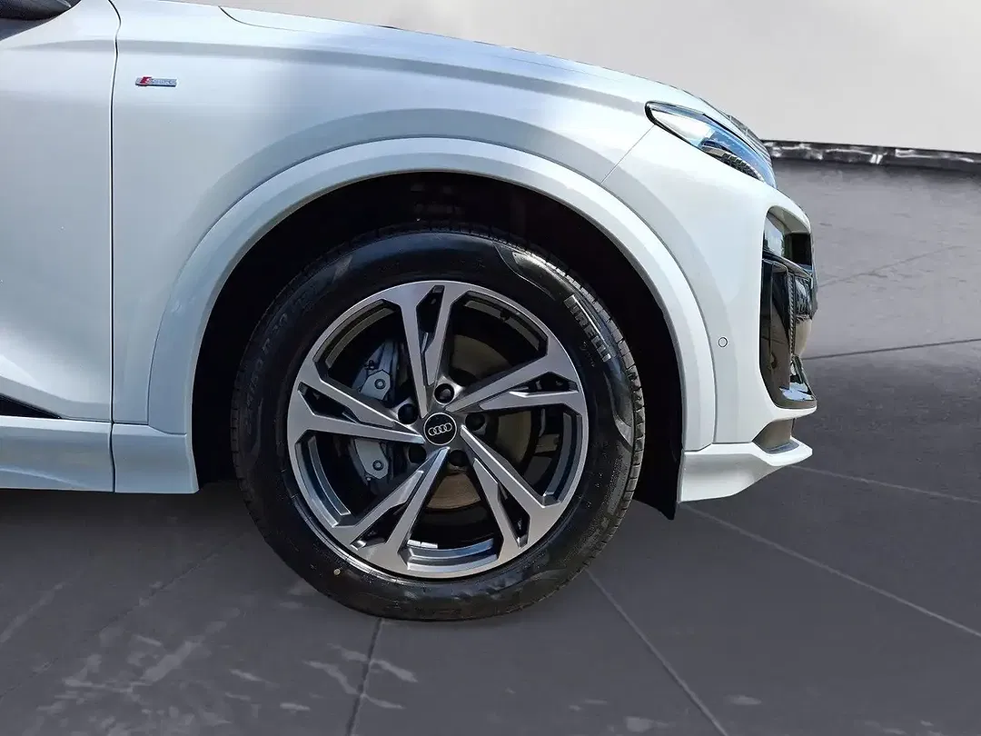 Audi Q6 e-tron quattro - Thumbnail 5