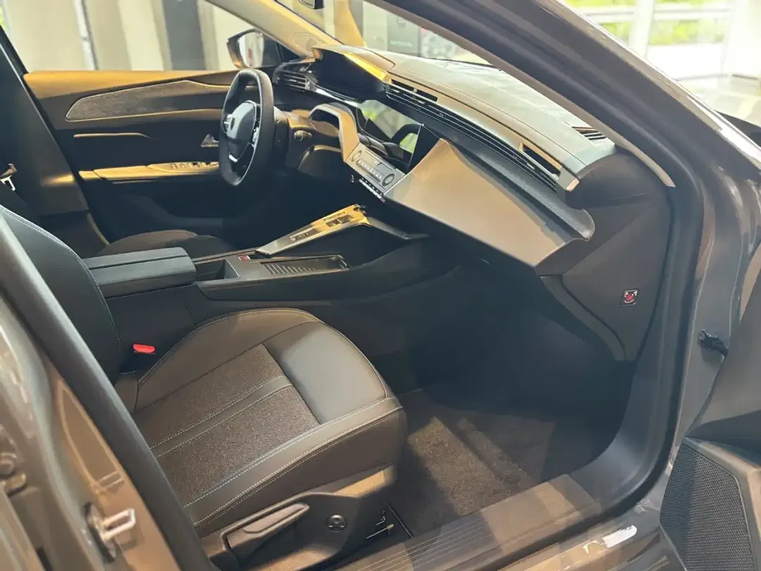 Peugeot 308 130 HDi Allure SW - Thumbnail 10