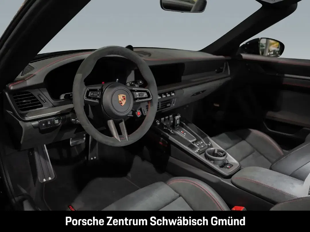 Porsche 992 Carrera 4 GTS Cabriolet - Thumbnail 4