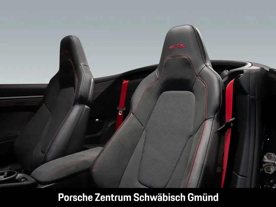 Porsche 992 Carrera 4 GTS Cabriolet - Thumbnail 5