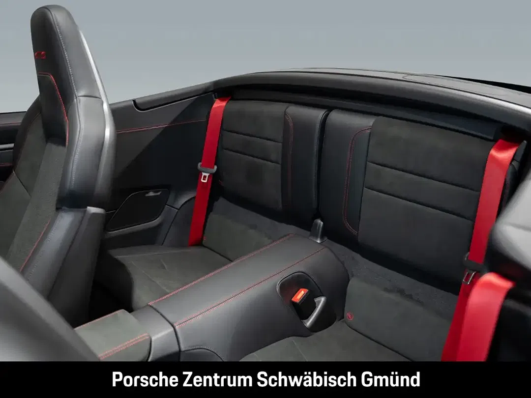 Porsche 992 Carrera 4 GTS Cabriolet - Thumbnail 6