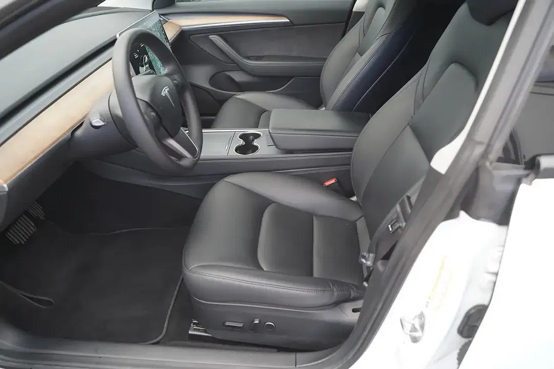 Tesla Model 3 Standard Range Plus - Thumbnail 10