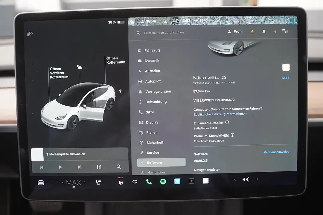 Tesla Model 3 Standard Range Plus - Thumbnail 12