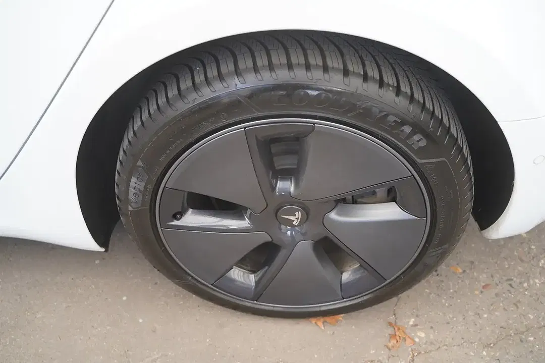 Tesla Model 3 Standard Range Plus - Thumbnail 14