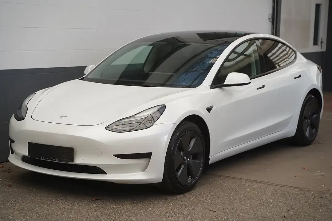 Tesla Model 3 Standard Range Plus - Thumbnail 3