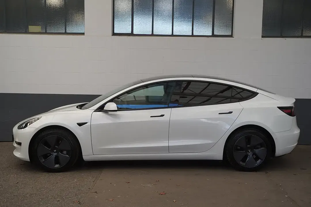 Tesla Model 3 Standard Range Plus - Thumbnail 4