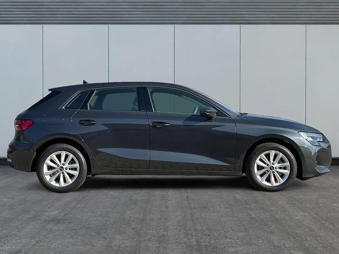 Audi A3 35 Sportback Base - Thumbnail 4