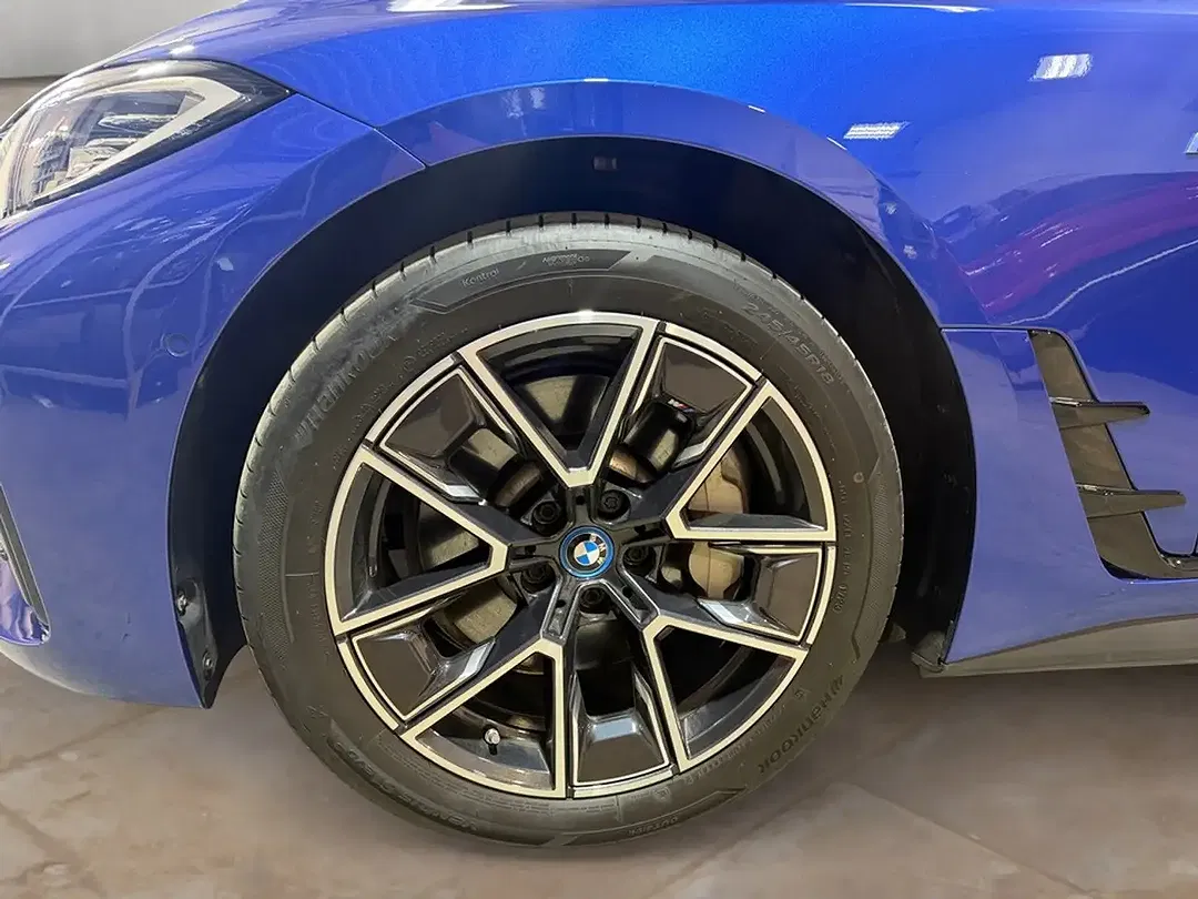 BMW i4 eDrive M Sport - Thumbnail 3