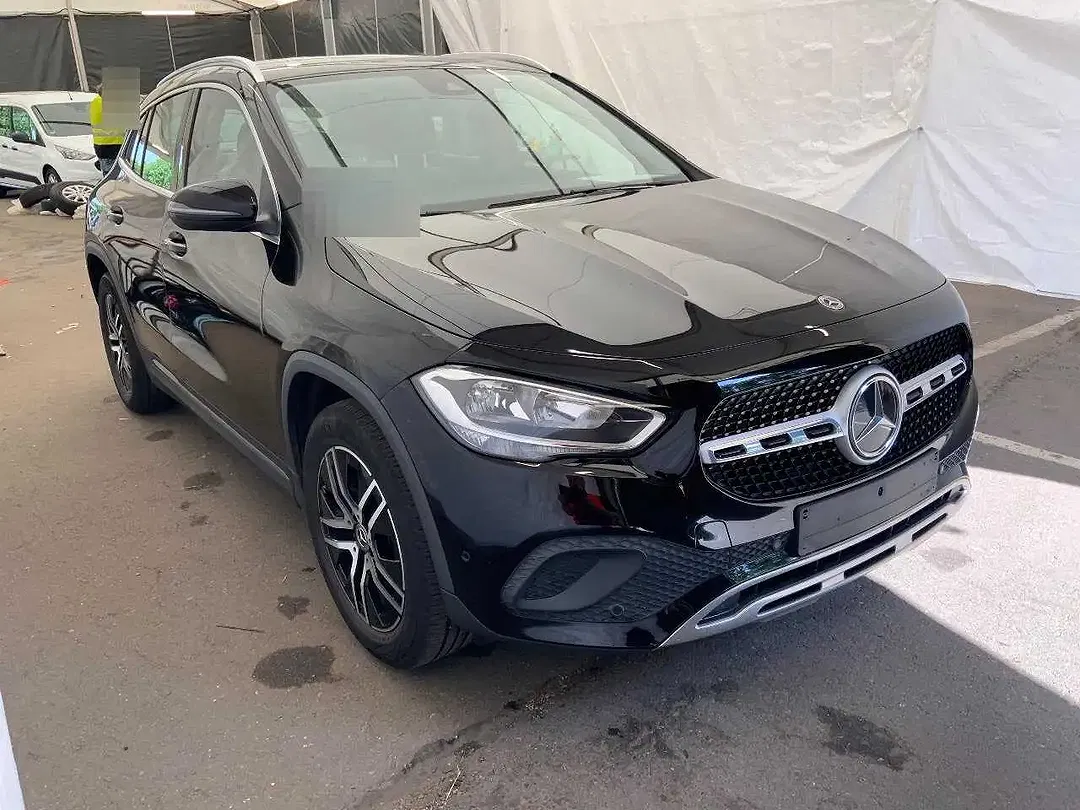 Mercedes-Benz GLA 200 - Thumbnail 2