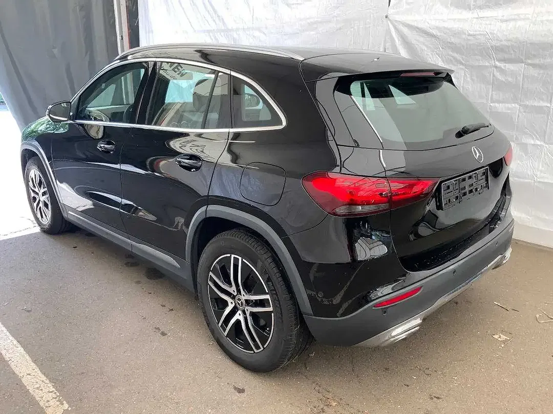 Mercedes-Benz GLA 200 - Thumbnail 3