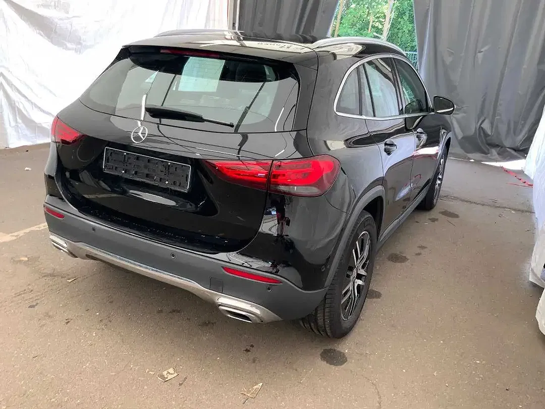 Mercedes-Benz GLA 200 - Thumbnail 4