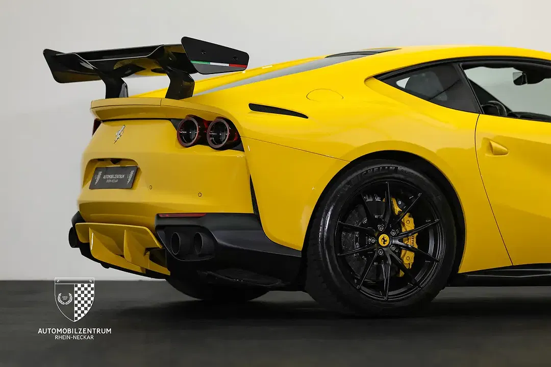 Ferrari 812 Superfast - Thumbnail 10