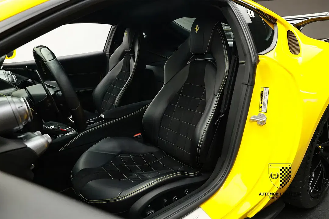 Ferrari 812 Superfast - Thumbnail 14