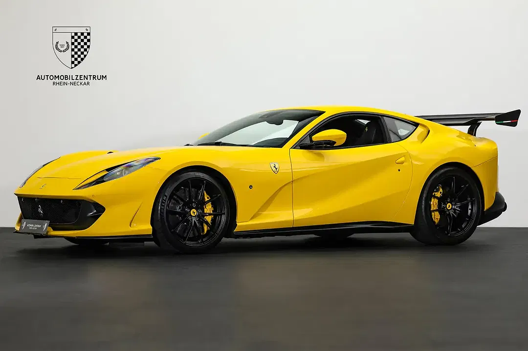 Ferrari 812 Superfast - Thumbnail 3