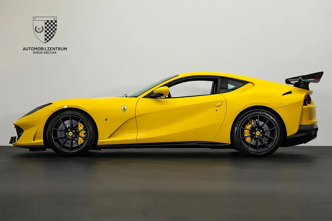 Ferrari 812 Superfast - Thumbnail 4