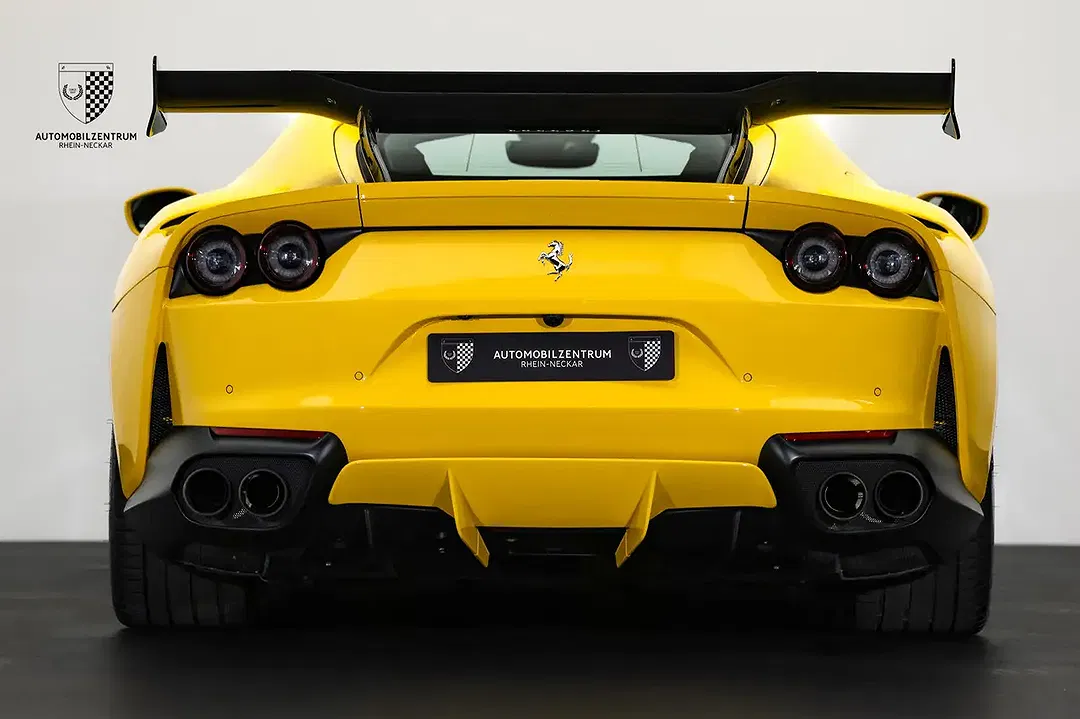 Ferrari 812 Superfast - Thumbnail 6